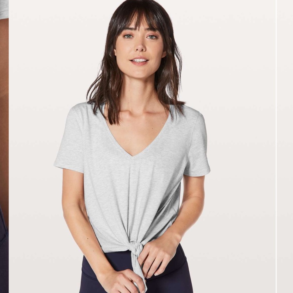 Lululemon Knot Gonna Fly Tee Heathered Core Ultra Light Grey ptp 16.5” size 4-6